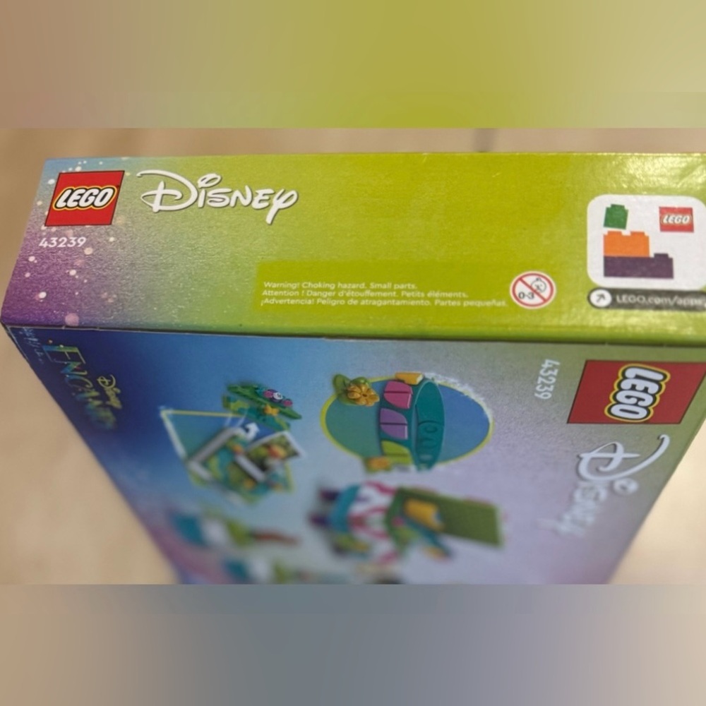 LEGO® Mirabel's Photo Frame and Jewelry Box - Picture 8 of 12